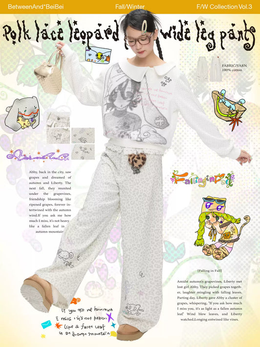 ラインストーンのディテールが施されたホワイトのヒョウ柄ワイドレッグパンツ