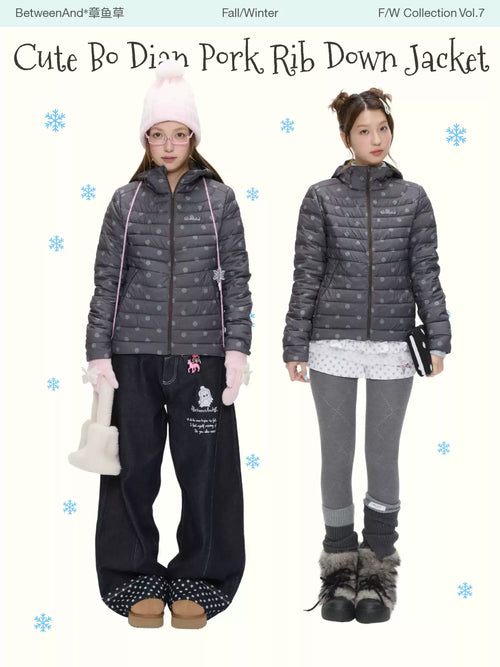 ダークグレーの水玉模様のダウンジャケット