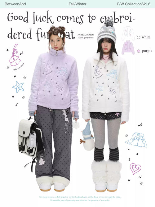 クリーム色の刺繍入り、柔らかなプラッシュ素材のフリースジャケット