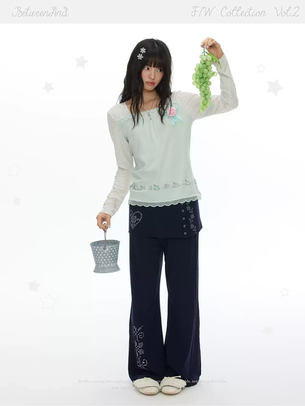 Two-tone striped lace top with square neck and long sleeves